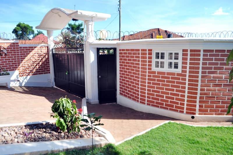 Plot 4 Kavuma Close Villa Kampala Exterior foto